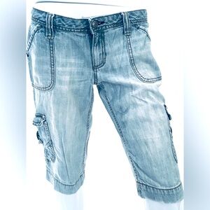 No Boundaries Robo blue distressed denim jeans knee length shorts. Size 9. NWOT.